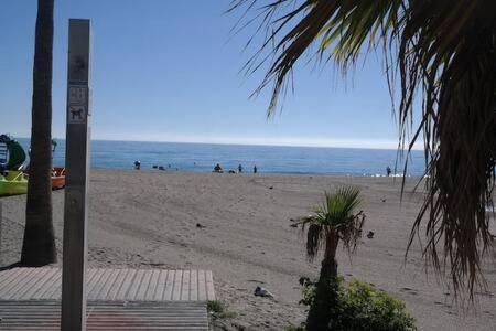 Apartamento En Primera Linea De Playa 内尔哈 外观 照片
