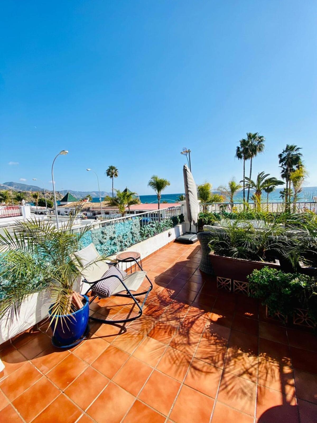 Apartamento En Primera Linea De Playa 内尔哈 外观 照片