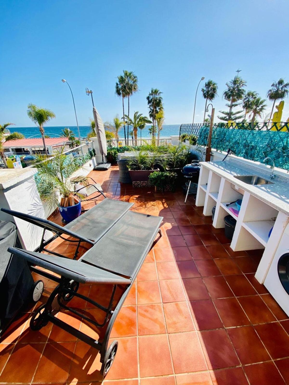 Apartamento En Primera Linea De Playa 内尔哈 外观 照片