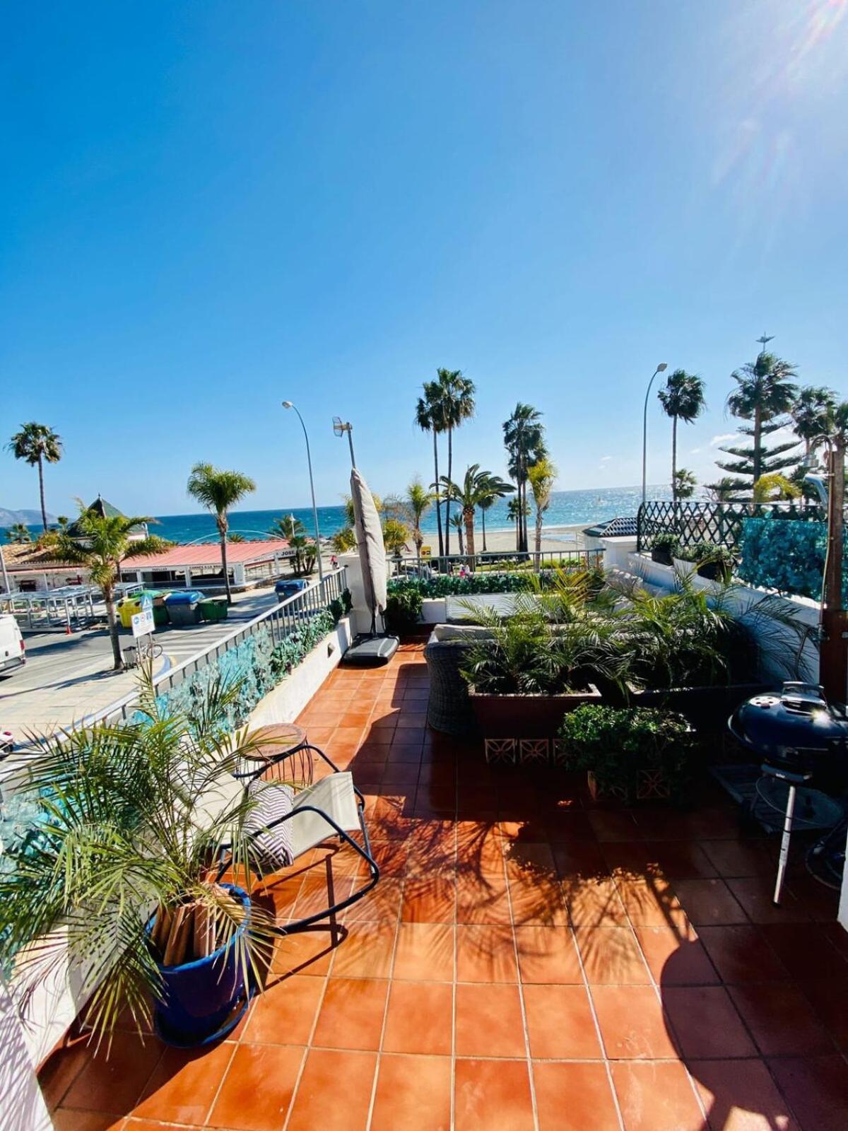 Apartamento En Primera Linea De Playa 内尔哈 外观 照片